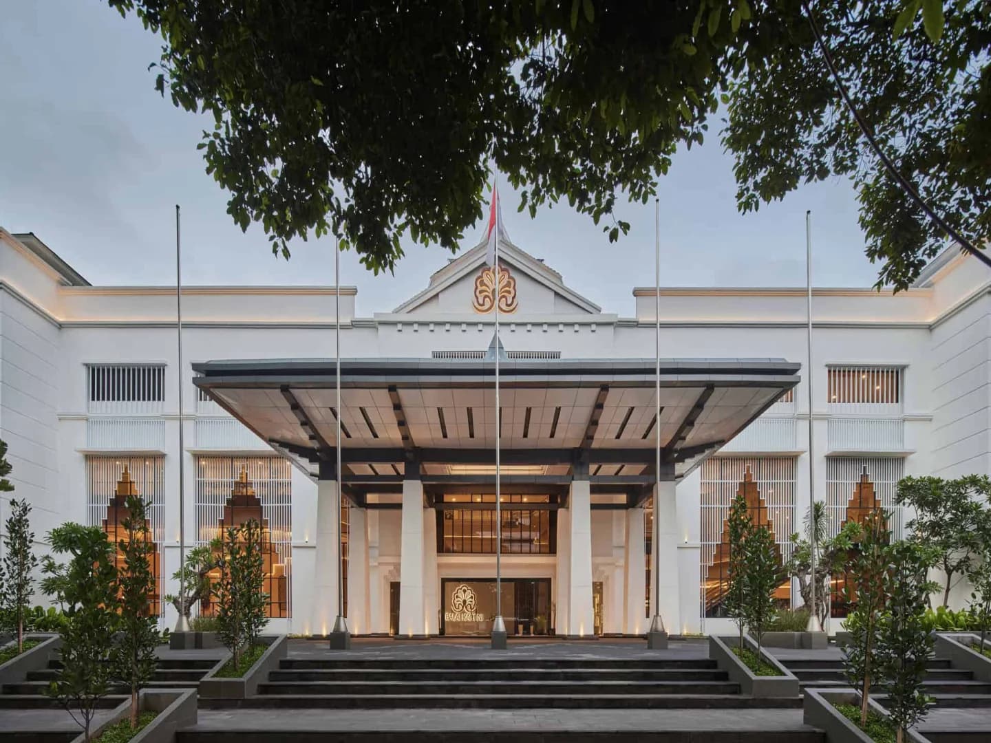 Pintu masuk utama Balai Kartini di Jakarta